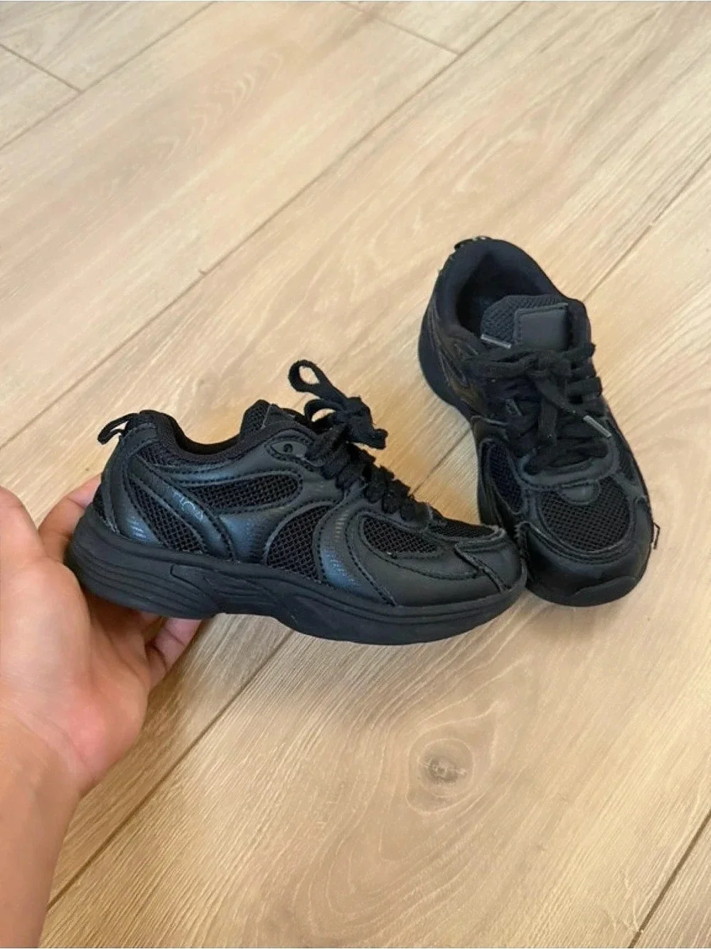Nautica Black Sneakers US 11 kid
